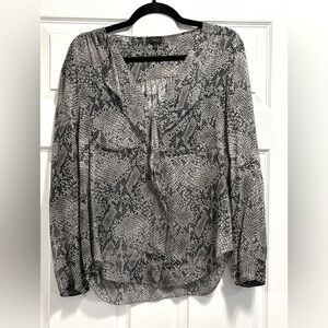 ARITZIA Babaton 100% Silk Snake Print
Blouse Roll Sleeve Ruffled Top Size XS